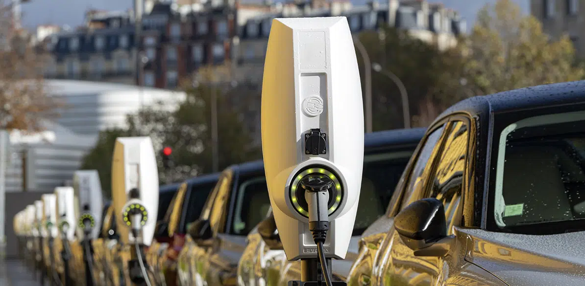 De carrozas a autos eléctricos y autónomos: cómo se reinventa la industria automotriz