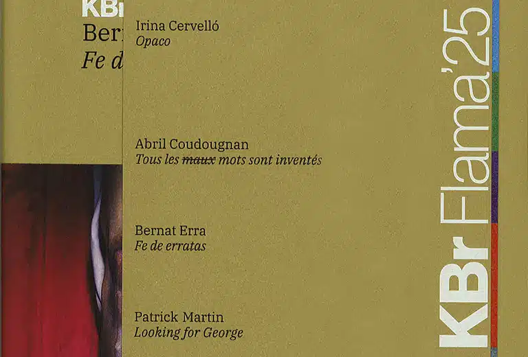 Cartel promocional para la exposición 'KBr Flama 25', mostrando cuatro nombres de artistas y sus respectivas obras. En la parte superior izquierda aparece 'Irina Cervelló' con la obra 'Opaco', seguida de 'Abril Coudougnan' con la obra 'Tous les maux mots sont inventés'. En la parte inferior se encuentra 'Bernat Erra' con la obra 'Fe de erratas' y 'Patrick Martin' con la obra 'Looking for George'. El diseño es sencillo, con texto en colores neutrales y el logo de 'KBr Flama 25' a la derecha, destacando una tipografía moderna y limpia.