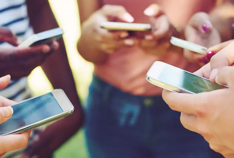 Jóvenes en el mundo virtual: usos, prácticas y riesgos Jóvenes en el mundo virtual: usos, prácticas y riesgos