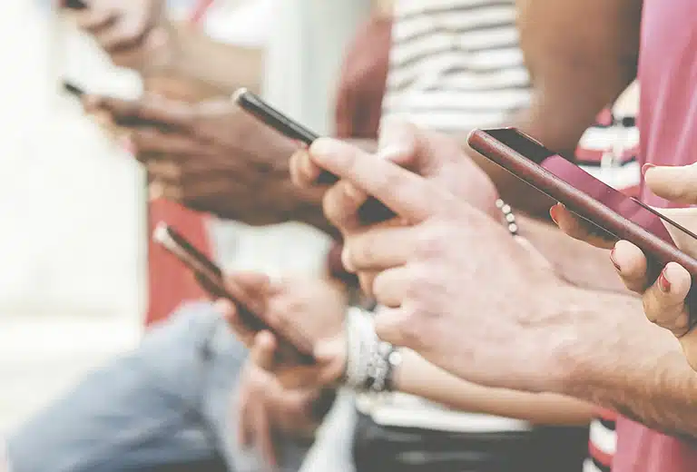 Uso del teléfono móvil Uso del teléfono móvil, estilo de vida y bienestar psicológico en estudiantes universitarios