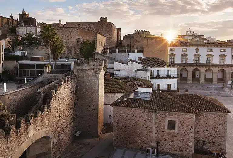 Puesta de sol en la ciudad de Cáceres