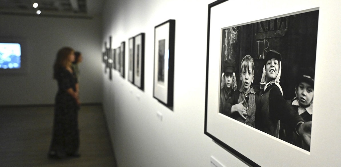 Imagen interior de la exposición de Helen Levitt en Fundación MAPFRE