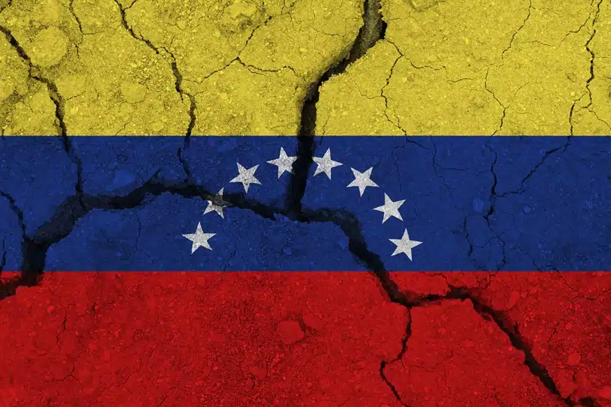 venezuela flag on the cracked earth Ganador y representantes de la 9a edición de los Premios a la innovación Social Fundación Mapfre