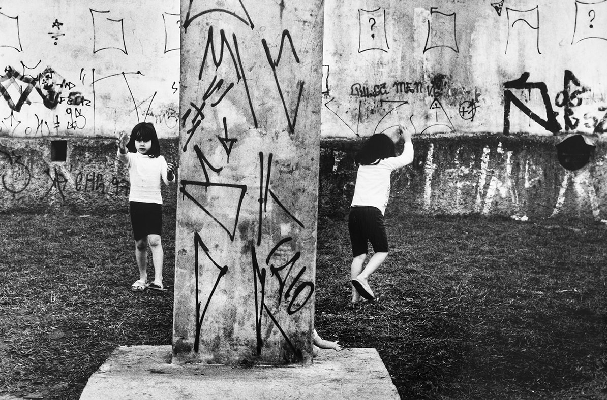 Juego de niños con grafitis, Sao Paulo, 1997