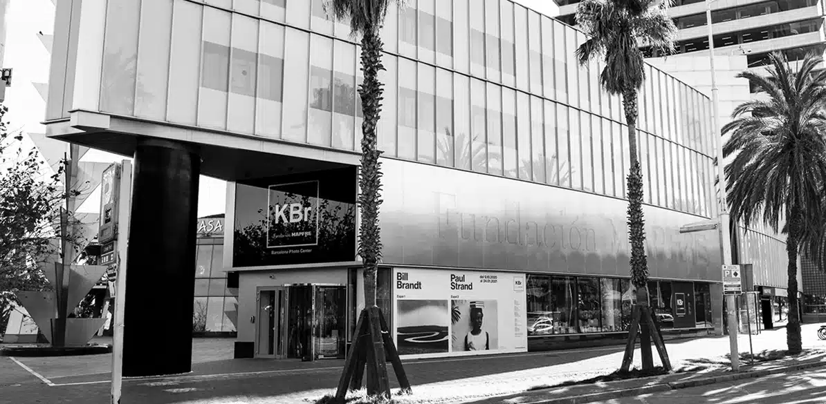 KBr Photo Award Imagen en blanco en negro del edificio del Centro de Fotografía KBr, el cual llevará a cabo el concurso fotográfico KBr Photo Award, cuyo nuevo plazo se extiende hasta el 08 de septiembre.
