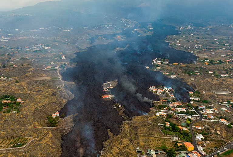 Hoy, todos somos habitantes de La Palma Estamos al lado de los que sufren los efectos de la erupción del volcán Cumbre Vieja