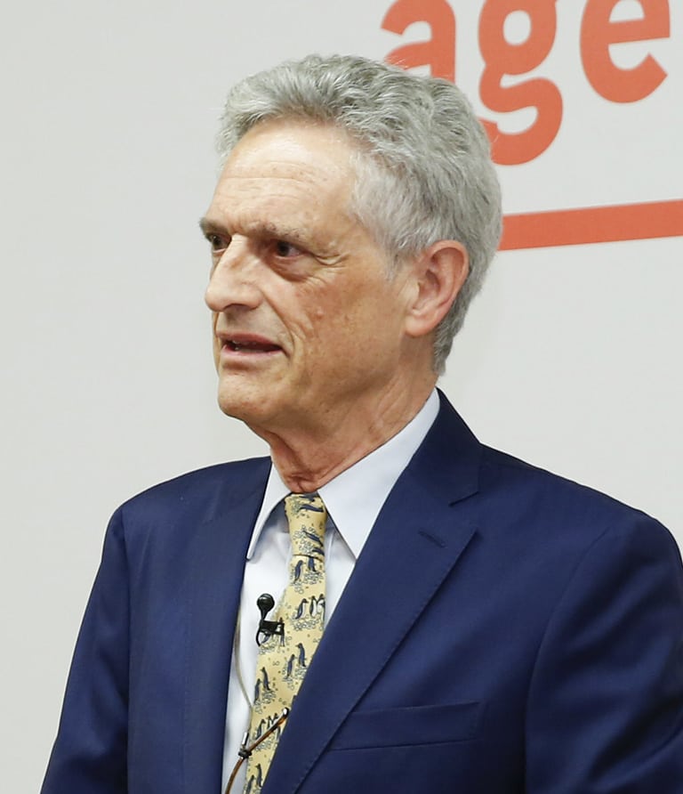 El psiquiatra ofreció una conferencia magistral para analizar el poder de la mente en el envejecimiento